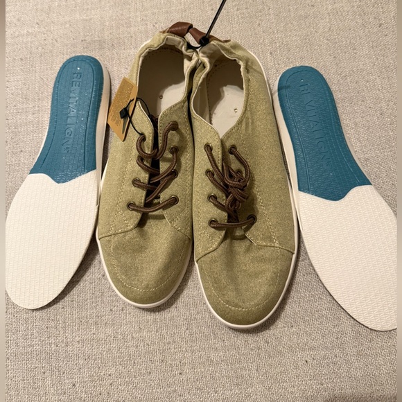 Spenco Santa Clara Sneaker Women’s SZ 11B New w/tag. Lt Green Soft Suede like - Picture 7 of 12